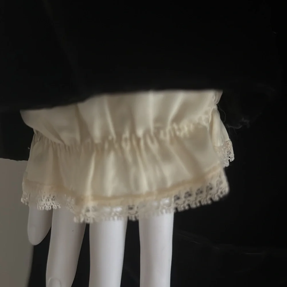 Feminine with beautiful lace detail. Made in the USA!
Travels well. - Picture 6 of 11